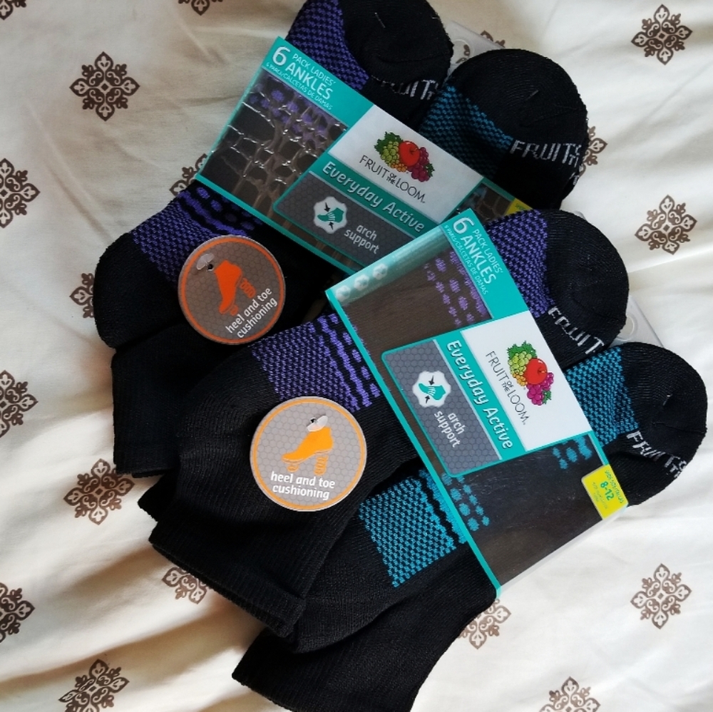(24 pack) Fruit of the loom Socks